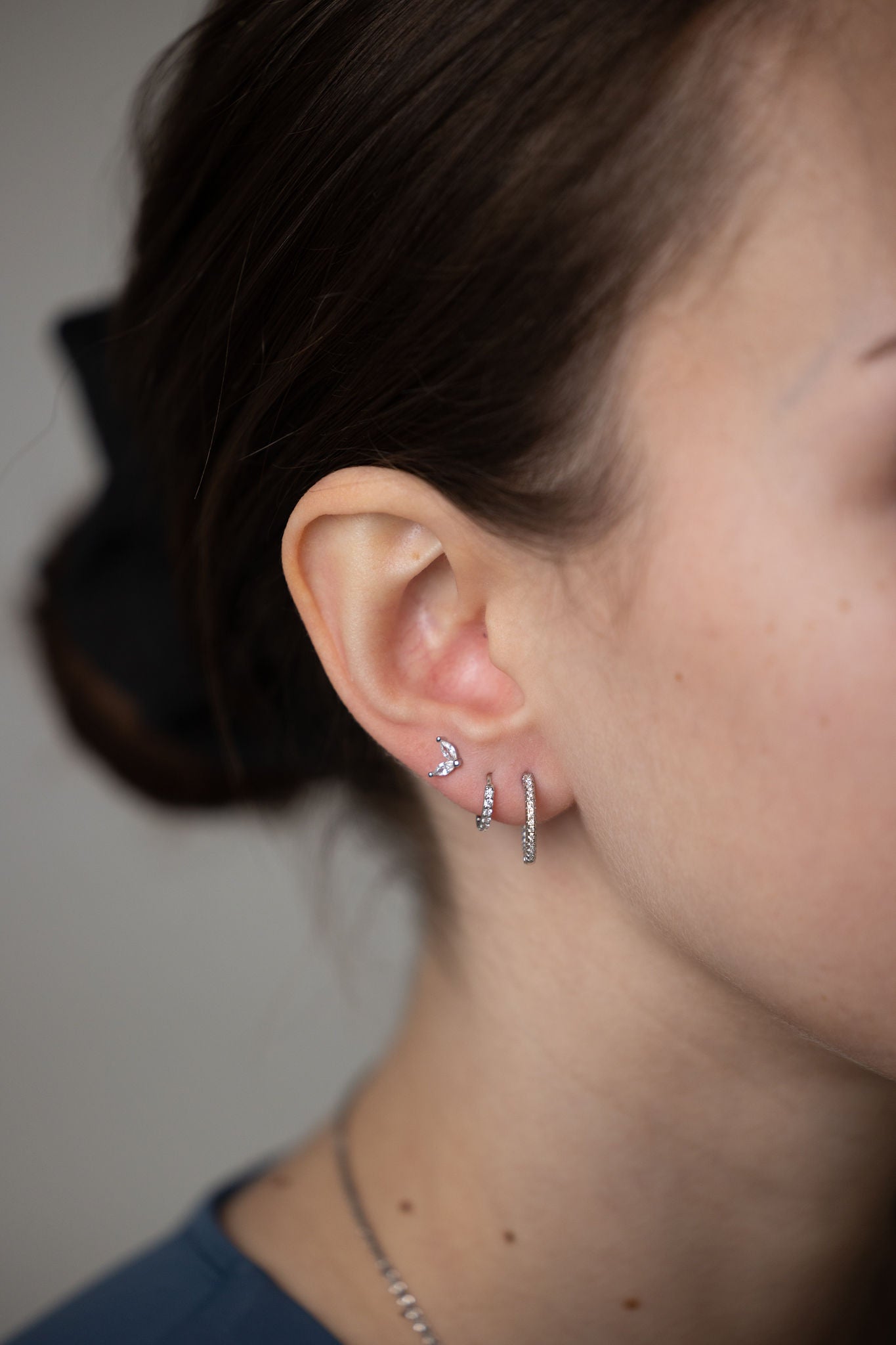 dainty ear stack ideas. silver earrings hoops,